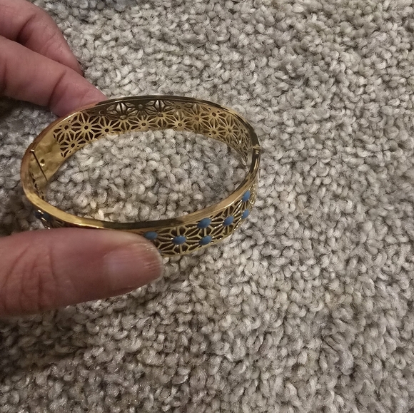 18kgp Dubai Jewelry - Elegant Gold and Blue Floral Bracelet - Picture 8 of 9